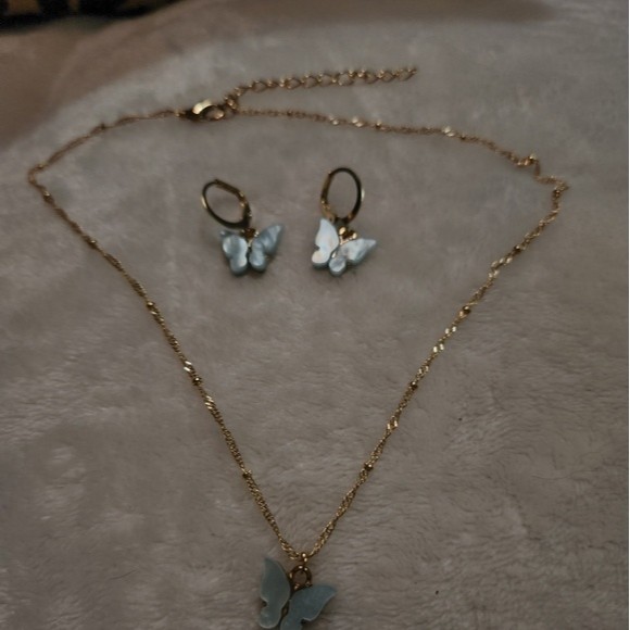 #27Cute Butterfly Pendant Necklace  and Earring Set - Picture 5 of 6